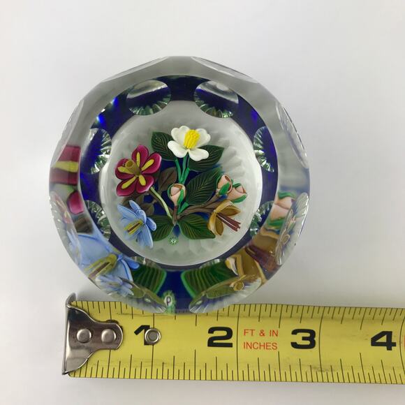 Perthshire 1993G Three-Dimensional Bouquet Lampwork Flower Faceted Paperweight - Picture 7 of 13